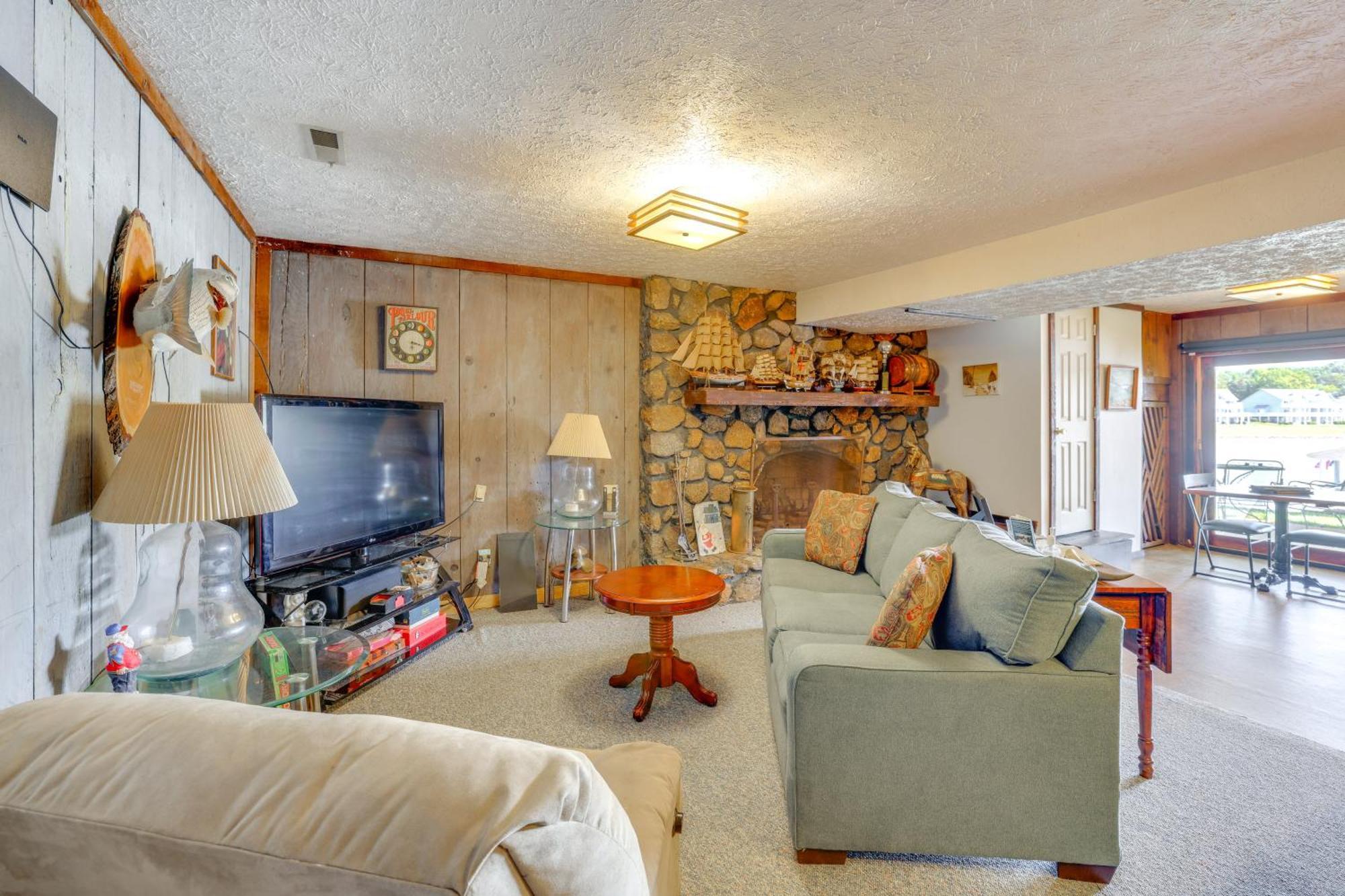 Smith Mountain Lake Retreat With Private Beach! Huddleston Exterior foto
